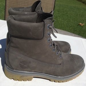 Grey Timberlands